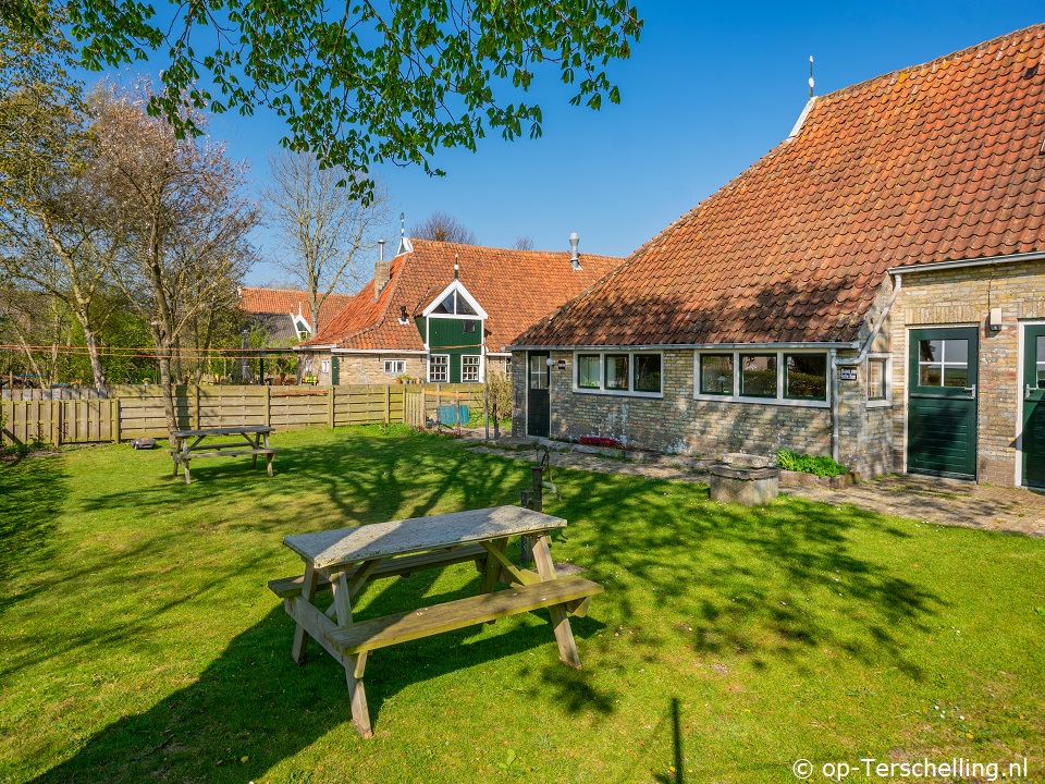 Maam van Relle-Kee, Smoke-free holiday accommodation on Terschelling