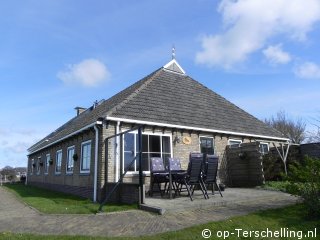 Vita in Hoeve Stortum, Holiday on Terschelling with dog