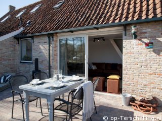 De Zeeboer-Rood, Holiday home on Terschelling for 6 persons