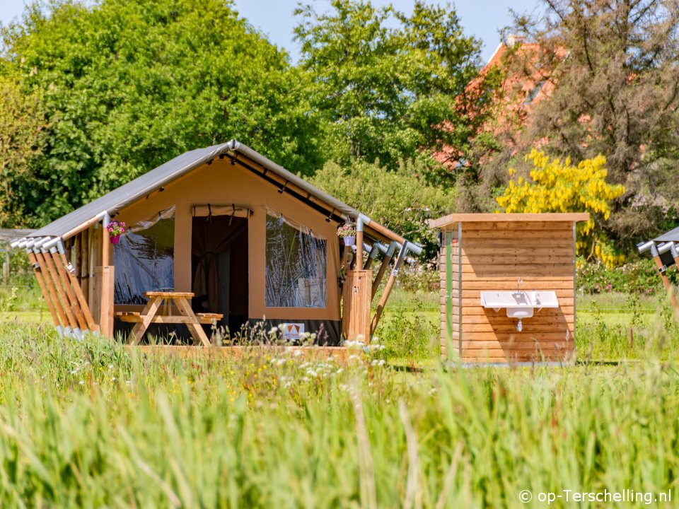 Safaritenten op camping Overalwat, Camping on Terschelling